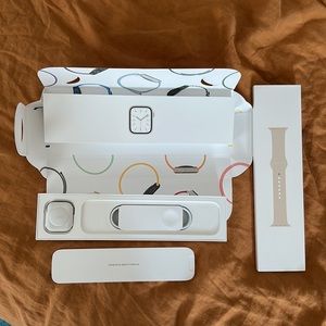 NWT Apple Watch in 45MM Series 7 in Starlight Aluminum Case and Sport Band